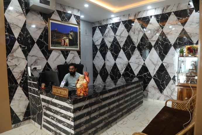 Imagen de los interiores del Hotel Radha Vallabh. Foto 16