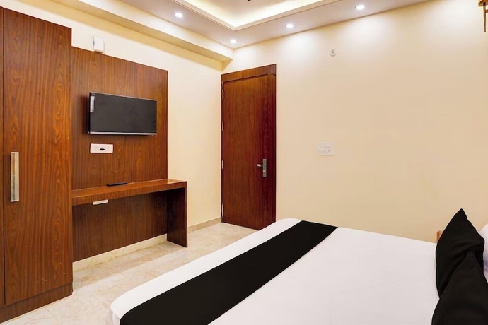 Imagen de la habitación del Hotel Radha Vrinda. Foto 11
