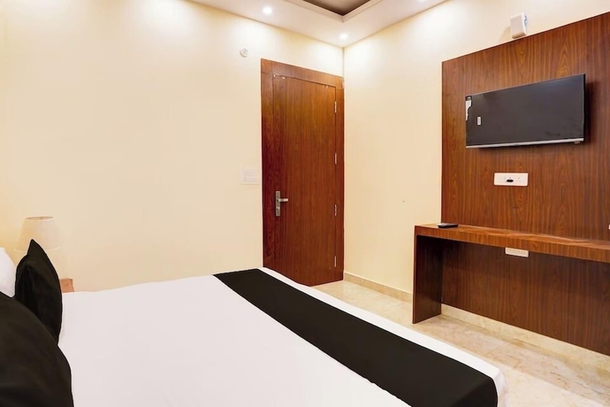 Imagen de la habitación del Hotel Radha Vrinda. Foto 13