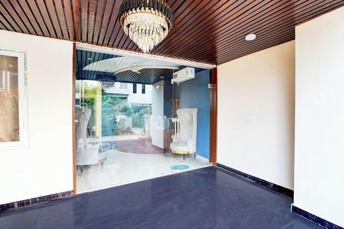 Imagen de los interiores del Hotel Radha Vrinda. Foto 16