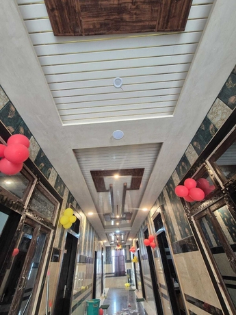 Imagen de los interiores del Hotel Radha rani seva sadan. Foto 15