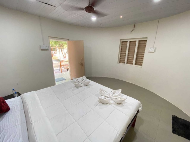 Imagen de la habitación del Hotel Radhe Farm (200mtr from Devaliya Park). Foto 11