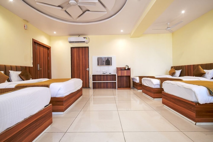 Imagen de la habitación del Hotel Radhe Krishna Resort. Foto 2