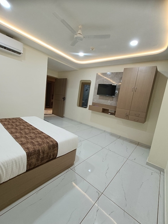 Imagen de la habitación del Hotel Radhe Raas. Foto 3