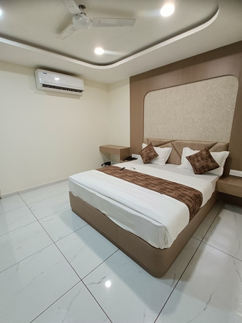Imagen de la habitación del Hotel Radhe Raas. Foto 4