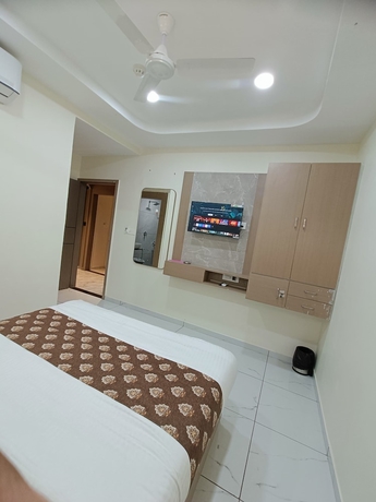 Imagen de la habitación del Hotel Radhe Raas. Foto 7