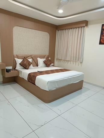 Imagen de la habitación del Hotel Radhe Raas. Foto 9