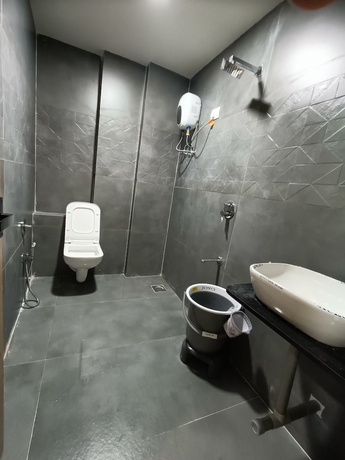Imagen de la habitación del Hotel Radhe Raas. Foto 11