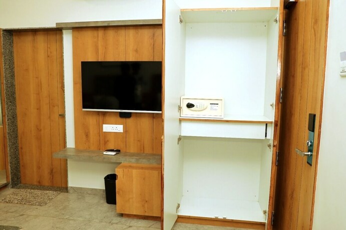 Imagen de la habitación del Hotel Radhika, Dwarka. Foto 7