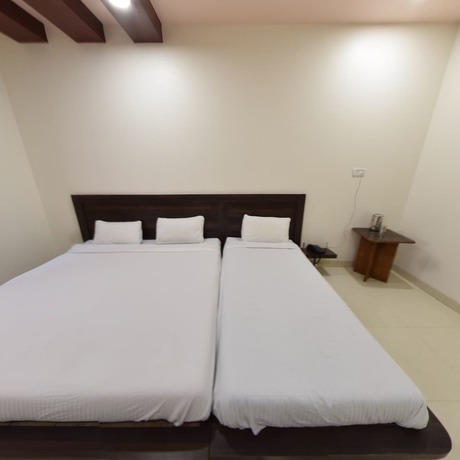 Imagen de la habitación del Hotel Radhika Inn. Foto 2