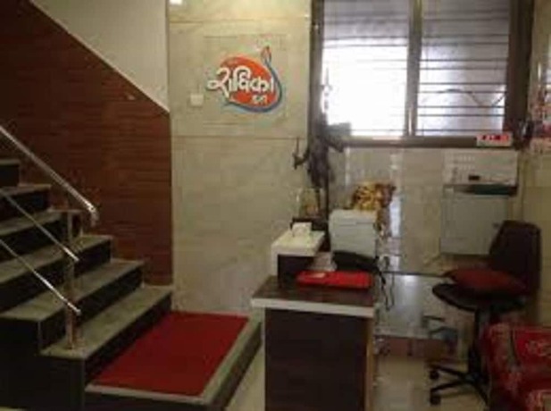 Imagen de los interiores del Hotel Radhika Inn. Foto 18