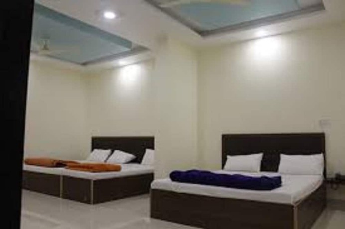 Imagen de la habitación del Hotel Radhika Inn. Foto 12