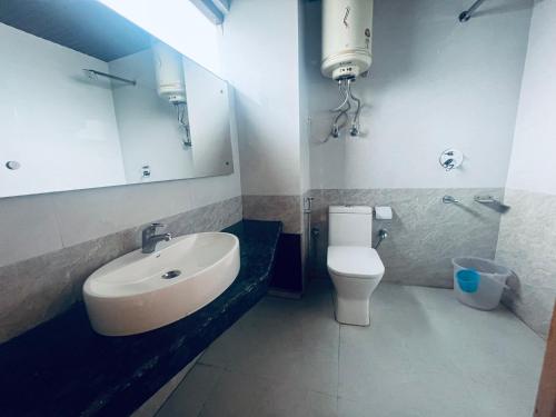 Imagen general del Hotel Radhika Manali. Foto 6