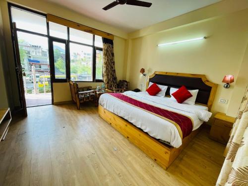 Imagen general del Hotel Radhika Manali. Foto 13