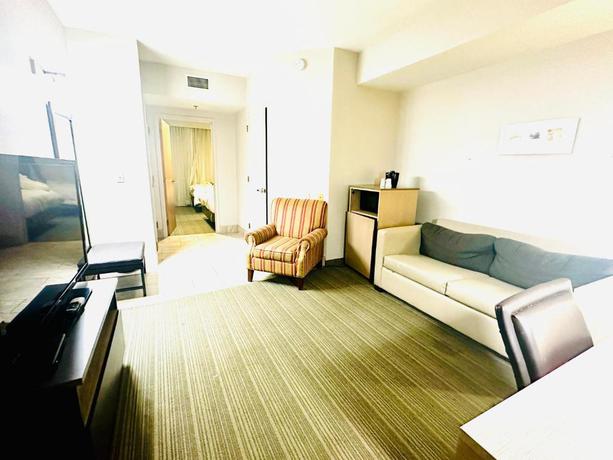 Imagen de la habitación del Hotel Radiant Inn and Suites. Foto 8