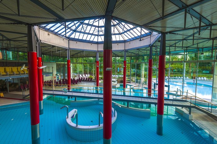 Imagen de la piscina del Hotel Radin - Savas and Resorts. Foto 19
