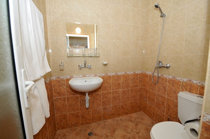 Imagen de la habitación del Hotel Radina. Foto 7