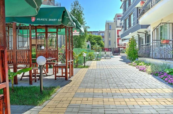 Imagen de los exteriores del Hotel Radina. Foto 14