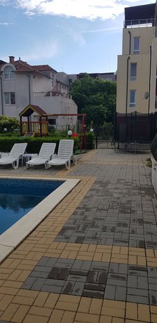 Imagen de la piscina del Hotel Radina. Foto 19