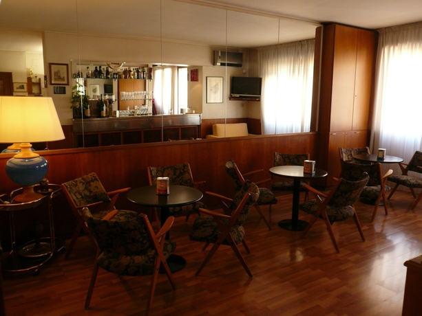 Imagen de los interiores del Hotel Radio, Gianicolense. Foto 15