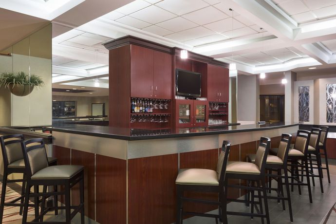Imagen del bar/restaurante del Hotel Radisson Akron/fairlawn. Foto 6