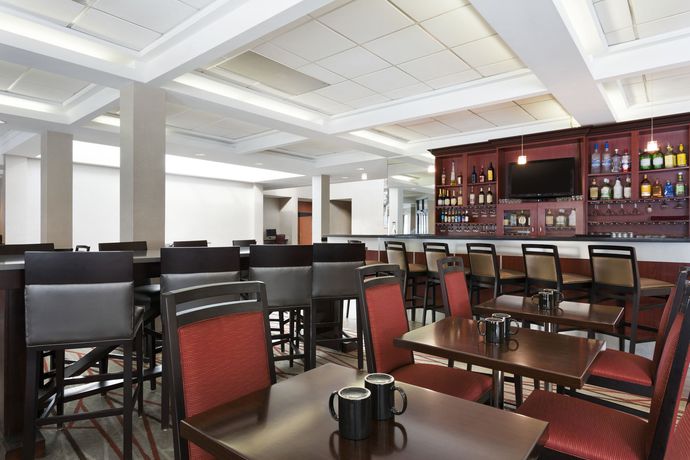 Imagen del bar/restaurante del Hotel Radisson Akron/fairlawn. Foto 7