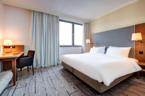 Imagen de la habitación del Hotel Radisson BLU Waterfront Hotel. Foto 20