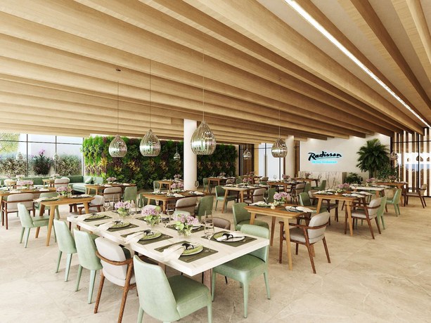 Imagen del bar/restaurante del Hotel Radisson Beach Resort Larnaca. Foto 6