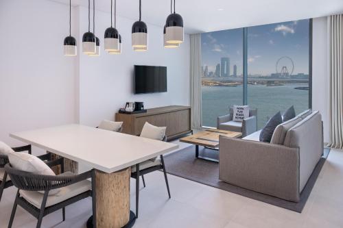 Imagen de la habitación del Hotel Radisson Beach Resort Palm Jumeirah. Foto 18