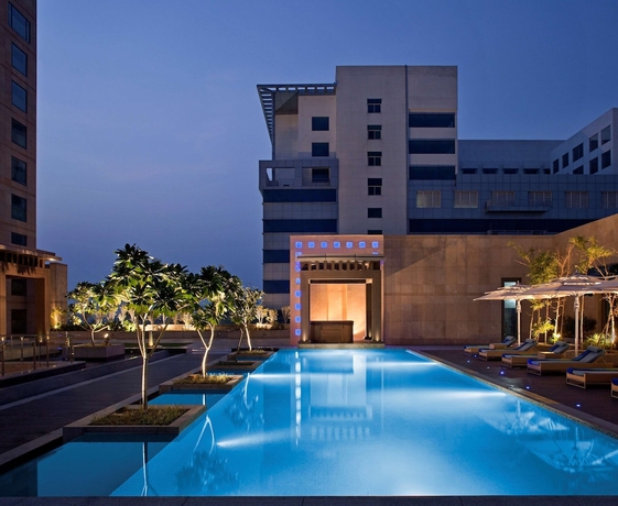 Imagen de la piscina del Hotel Radisson Blu Amritsar. Foto 19