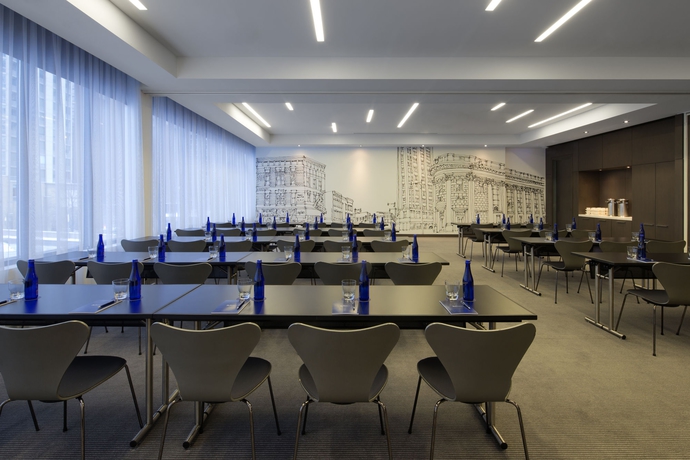 Imagen de los interiores del Hotel Radisson Blu Aqua Chicago. Foto 9