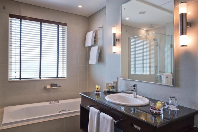 Imagen de la habitación del Hotel Radisson Blu Barsha Heights. Foto 11
