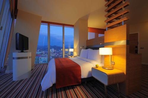 Imagen de la habitación del Hotel Radisson Blu Batumi. Foto 11