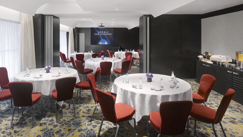 Imagen de los interiores del Hotel Radisson Blu Bucharest. Foto 11