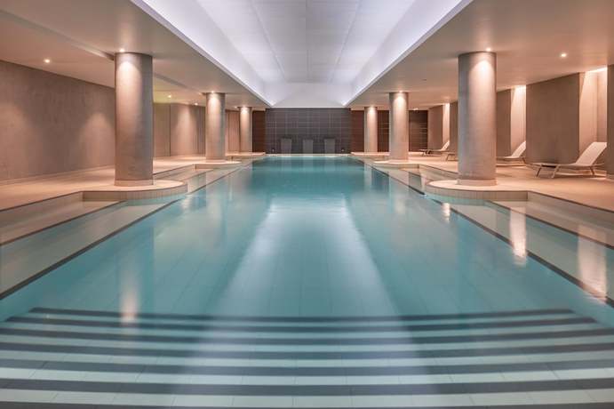 Imagen de la piscina del Hotel Radisson Blu CDG Airport Terminal Hotel, Paris. Foto 15