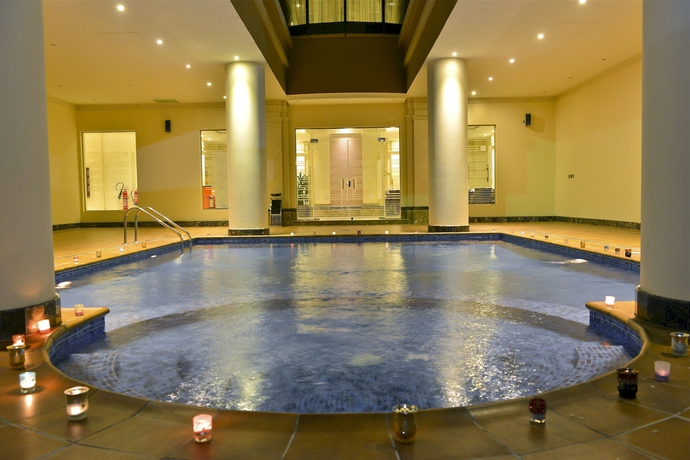 Imagen de la piscina del Hotel Radisson Blu Dhahran. Foto 16