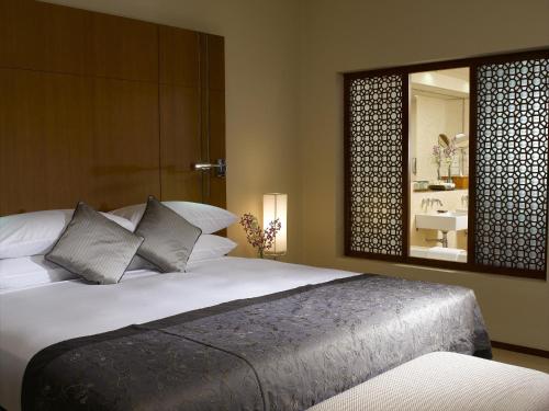 Imagen de la habitación del Hotel Radisson Blu Dhaka Water Garden. Foto 10