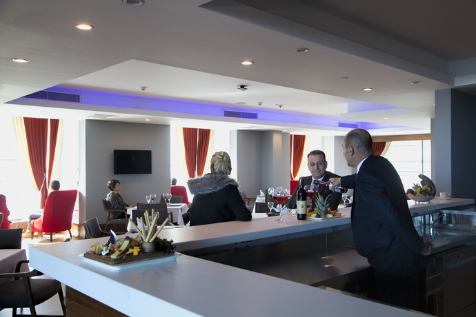 Imagen del bar/restaurante del Hotel Radisson Blu Diyarbakir. Foto 3