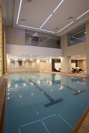Imagen de la piscina del Hotel Radisson Blu Diyarbakir. Foto 18