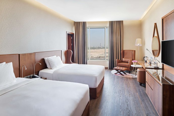 Imagen de la habitación del Hotel Radisson Blu Dubai Canal View. Foto 12