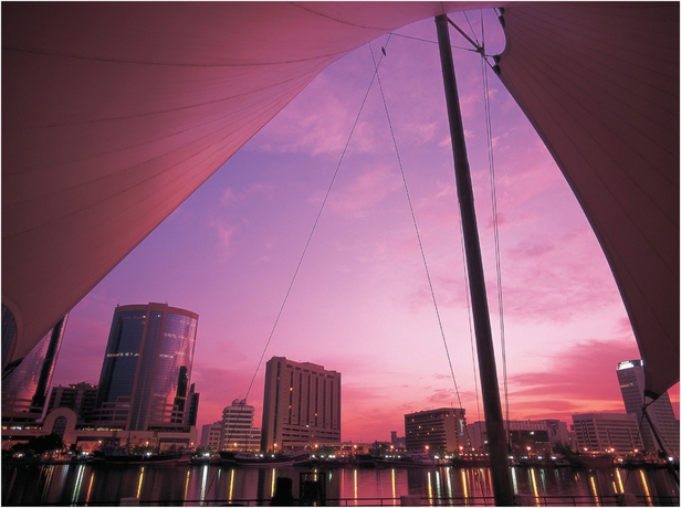 Imagen de los exteriores del Hotel Radisson Blu , Dubai Deira Creek. Foto 12