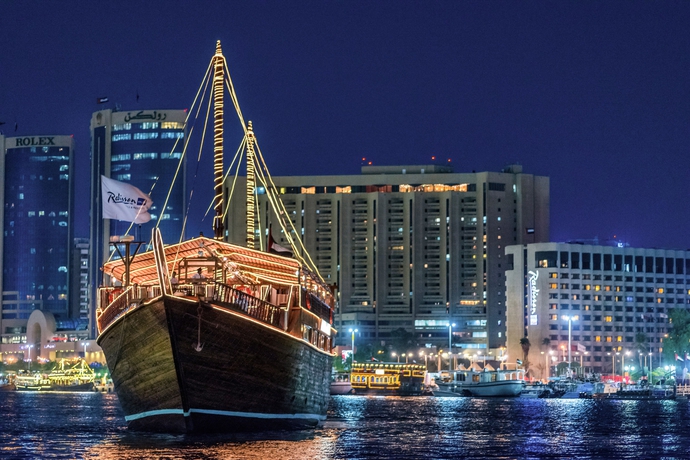 Imagen del bar/restaurante del Hotel Radisson Blu , Dubai Deira Creek. Foto 2