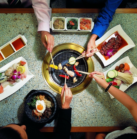 Imagen del bar/restaurante del Hotel Radisson Blu , Dubai Deira Creek. Foto 3