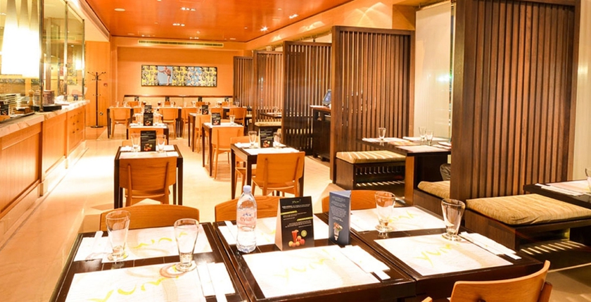 Imagen del bar/restaurante del Hotel Radisson Blu , Dubai Deira Creek. Foto 4