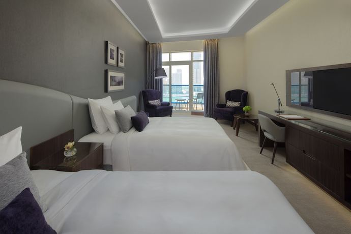 Imagen de la habitación del Hotel Radisson Blu Dubai Waterfront. Foto 12