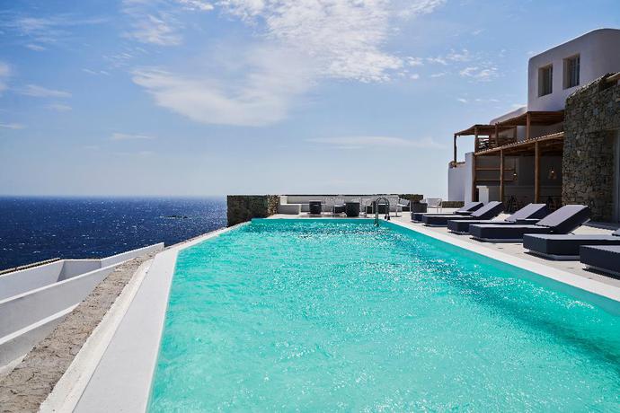 Imagen de la piscina del Hotel Radisson Blu Euphoria Resort, Mykonos. Foto 23