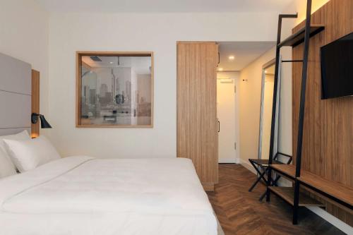 Imagen de la habitación del Hotel Radisson Blu Frankfurt. Foto 18