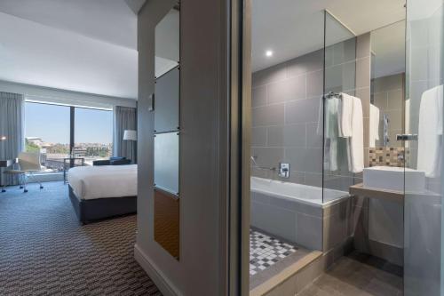 Imagen de la habitación del Hotel Radisson Blu Gautrain. Foto 17
