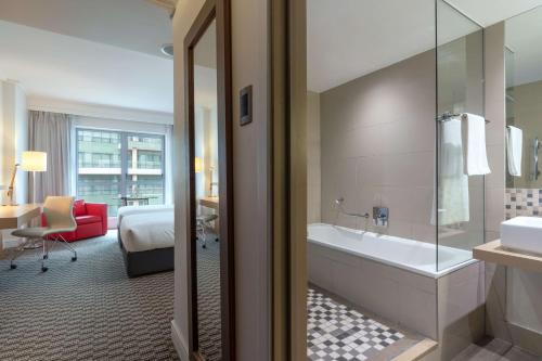 Imagen de la habitación del Hotel Radisson Blu Gautrain. Foto 18