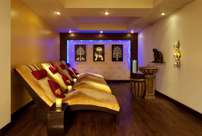 Imagen de la piscina del Hotel Radisson Blu Grt Chennai. Foto 19